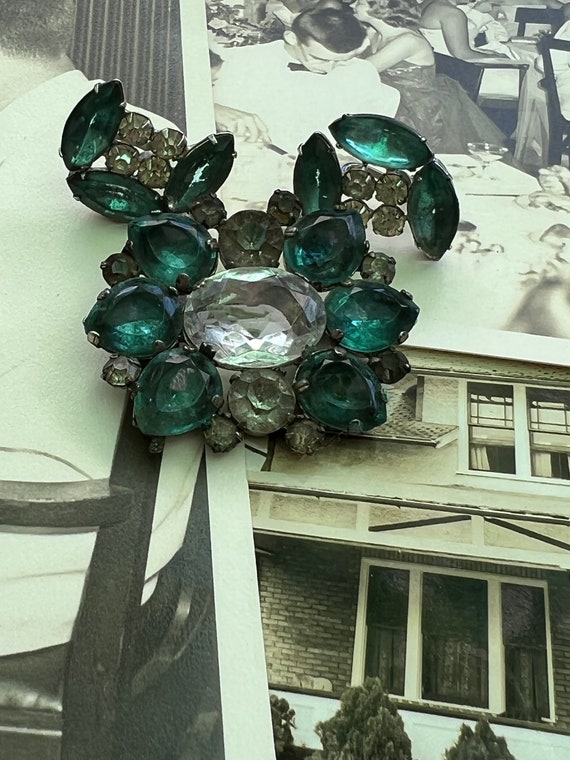Vintage 1930 Green Rhinestone Clip Earrings and Matching Pin Sold as Set #vintagerhinestonejewelry