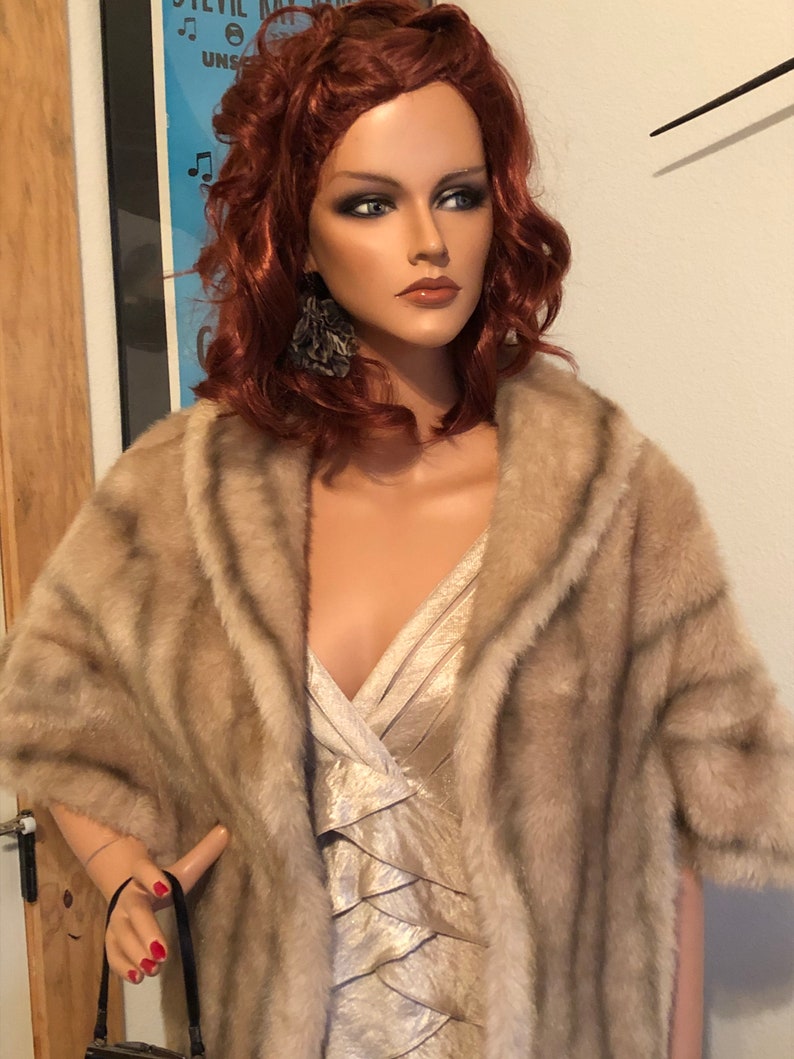 Vintage Regina Glenara by Glenoit Vintage Faux Fur Cape Fits Size 10 to 12 Ladies with Beautiful Tangerine Silk Lining #vintagefurs