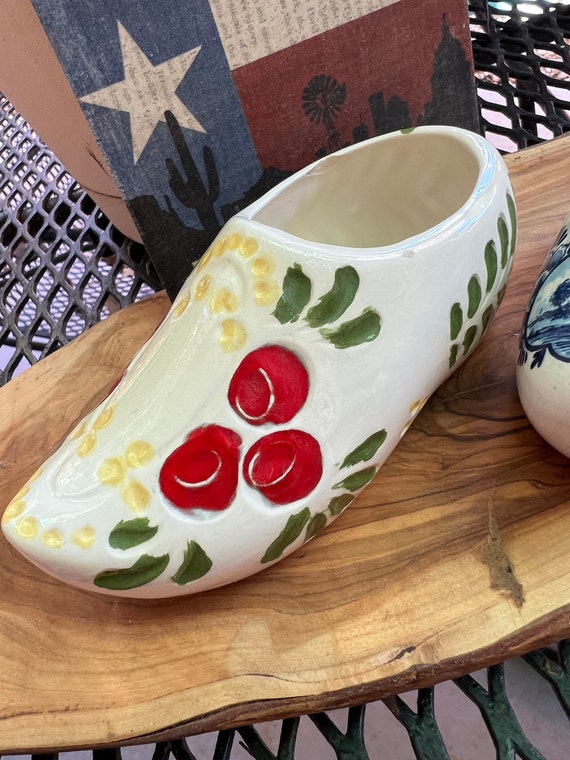 Cute Pair Of Vintage Hand Painted Holland Clogs D… - image 3
