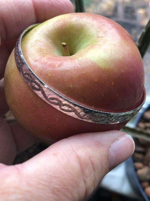 Vintage Sterling Silver Herringbone Ladies Bracelet Size 7.5 #sterlingsilverherringbonebracelet #vintagesterlingsilverjewelry