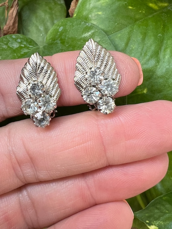 Vintage SilverTone Leaf Rhinestone Clip Earrings #vintageclipearrings