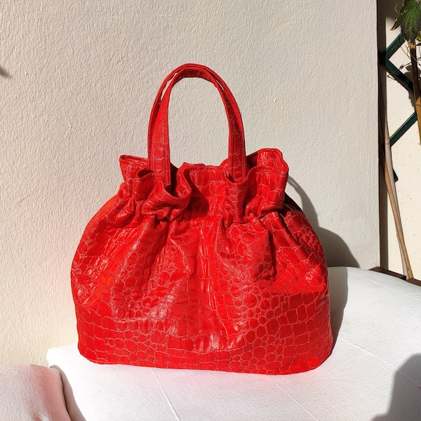 Petit sac à main croco rouge en tissu vintage style années 50. Sac à main lavable avec chaîne amovible, fait main