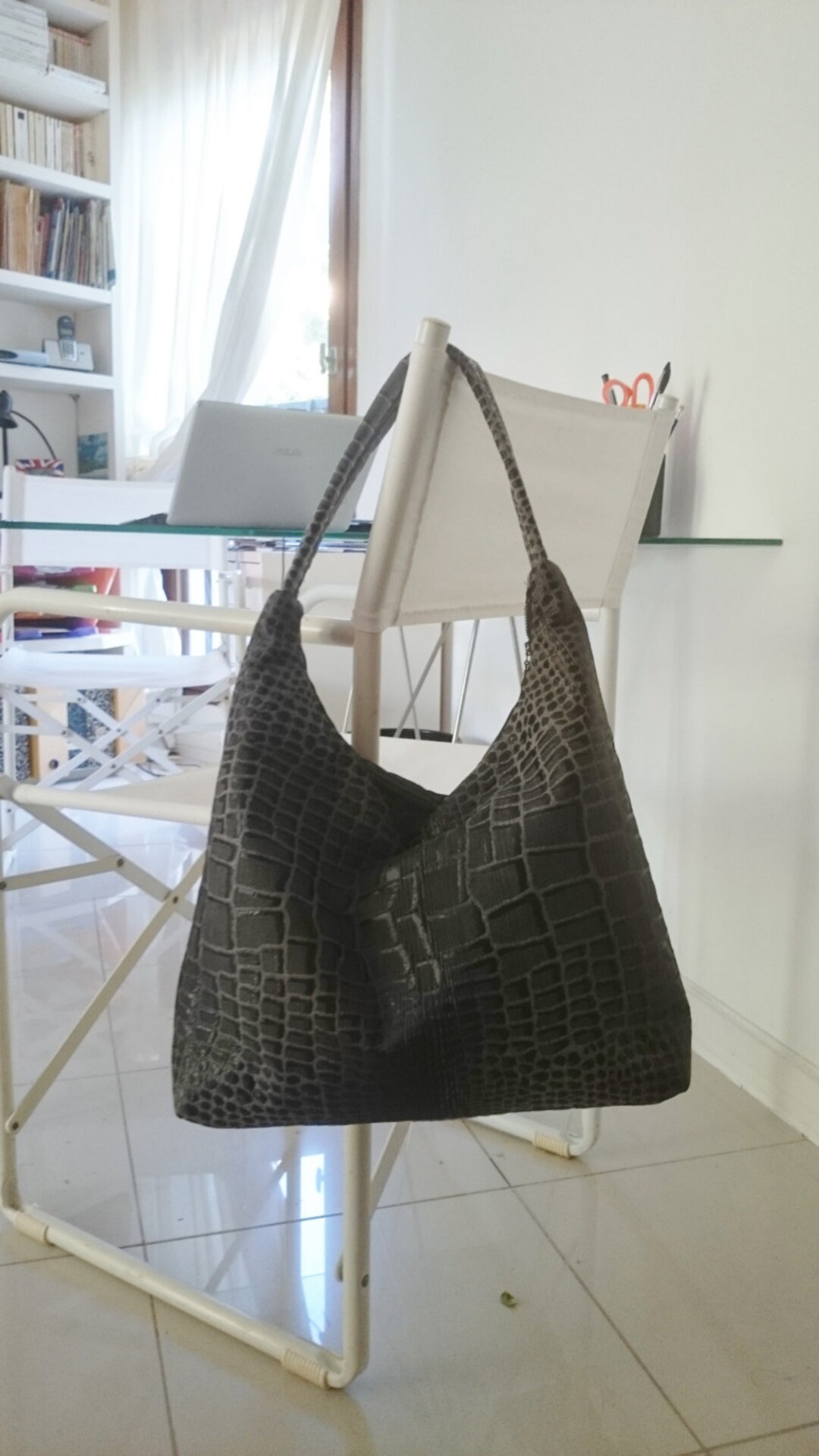 Tasche Besace, Krokodil-HautMuster, schwarz grau goldbraune