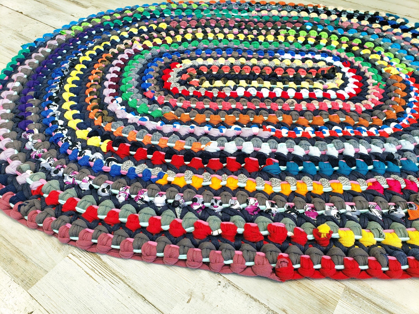 Oval Knotted Rag Rug, Reversible Recycled T-shirt Fabric (25.5x33 ...
