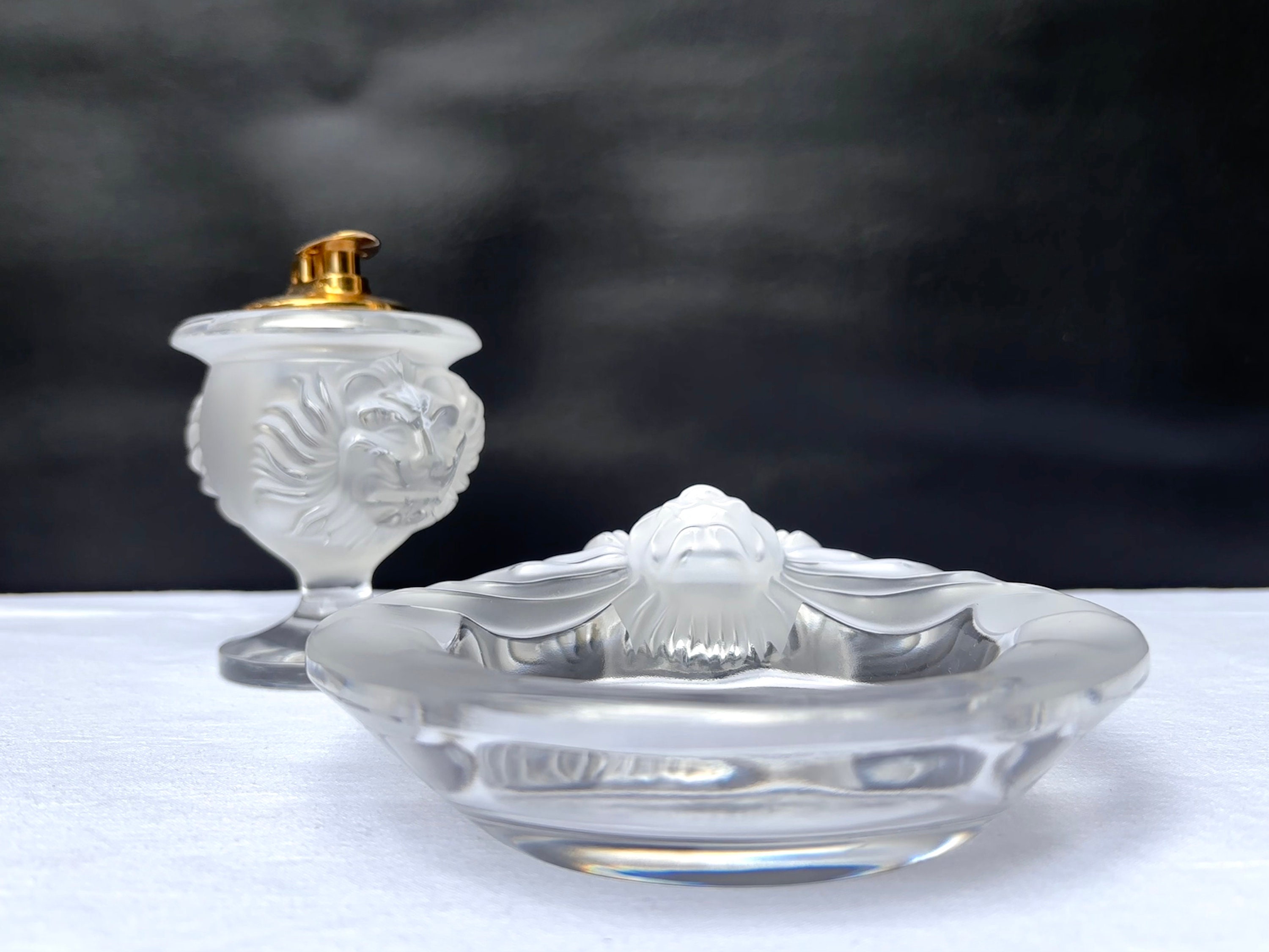 LALIQUE ライオンデザイン クリスタル灰皿　未使用品 Lalique Crystal Tete De Lion Table Lighter ( one lighter
