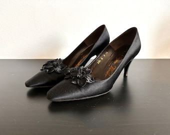 Rare pair of silk evening shoes Roger Vivier, Paris - 1960's - couture pumps