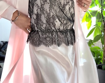 Conjunto de bata de satén rosa y camisón de encaje de Christian Dior vintage / Lencería nupcial