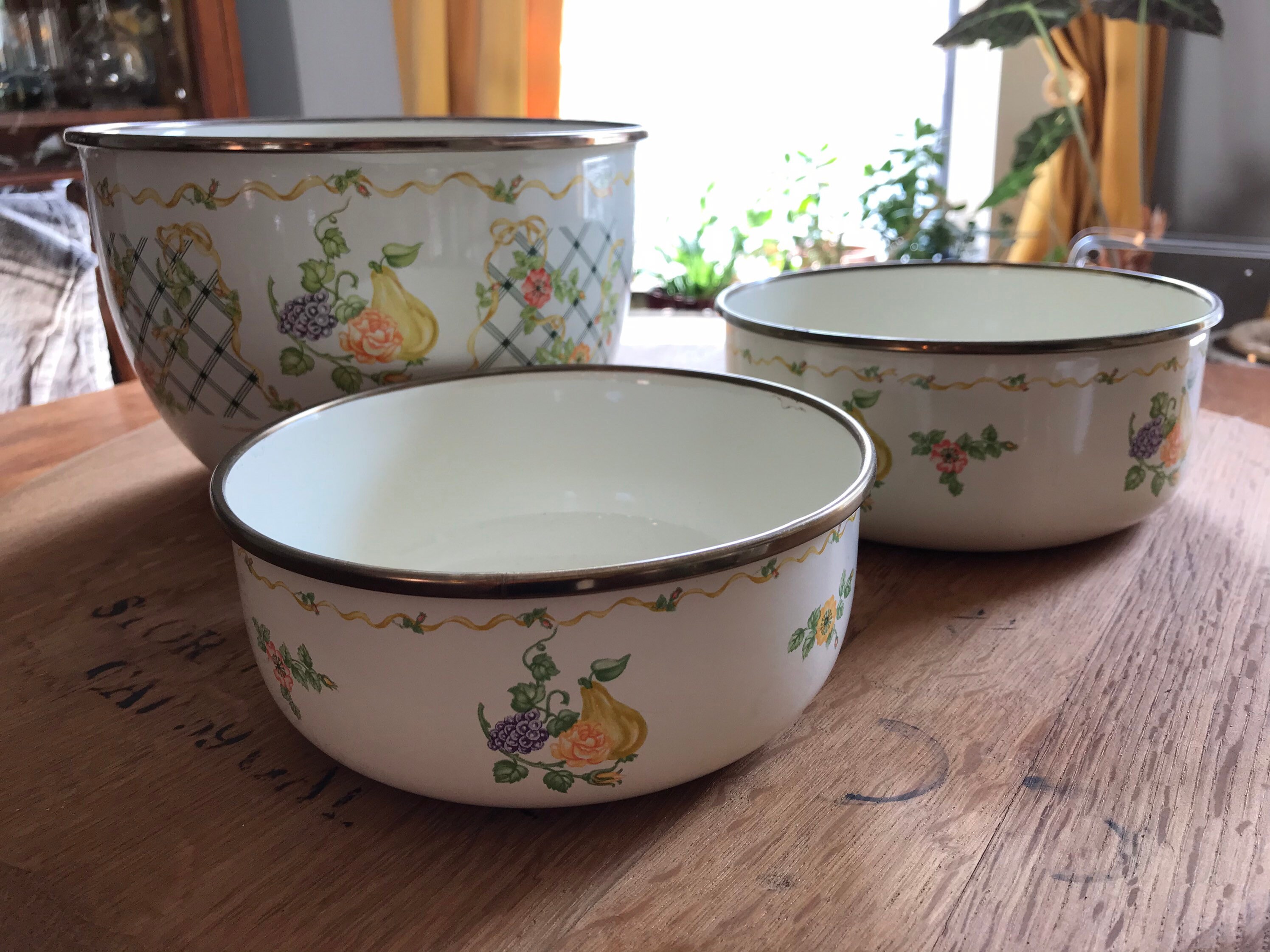 Set of three M. Kamenstein enameled metal nesting bowls Etsy