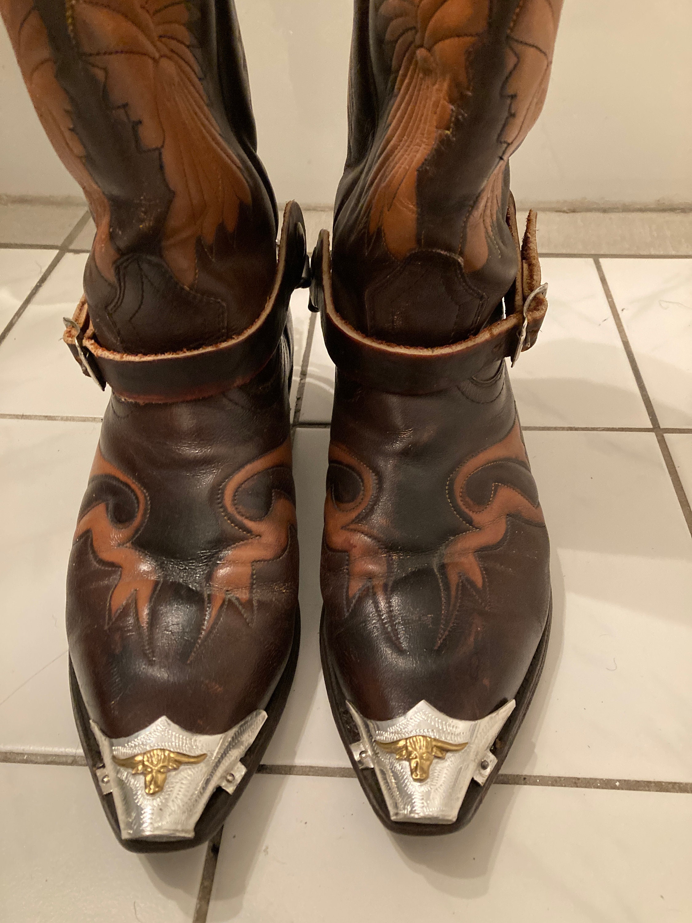 Bottes de cowboy en vente à Montréal | Marketplace