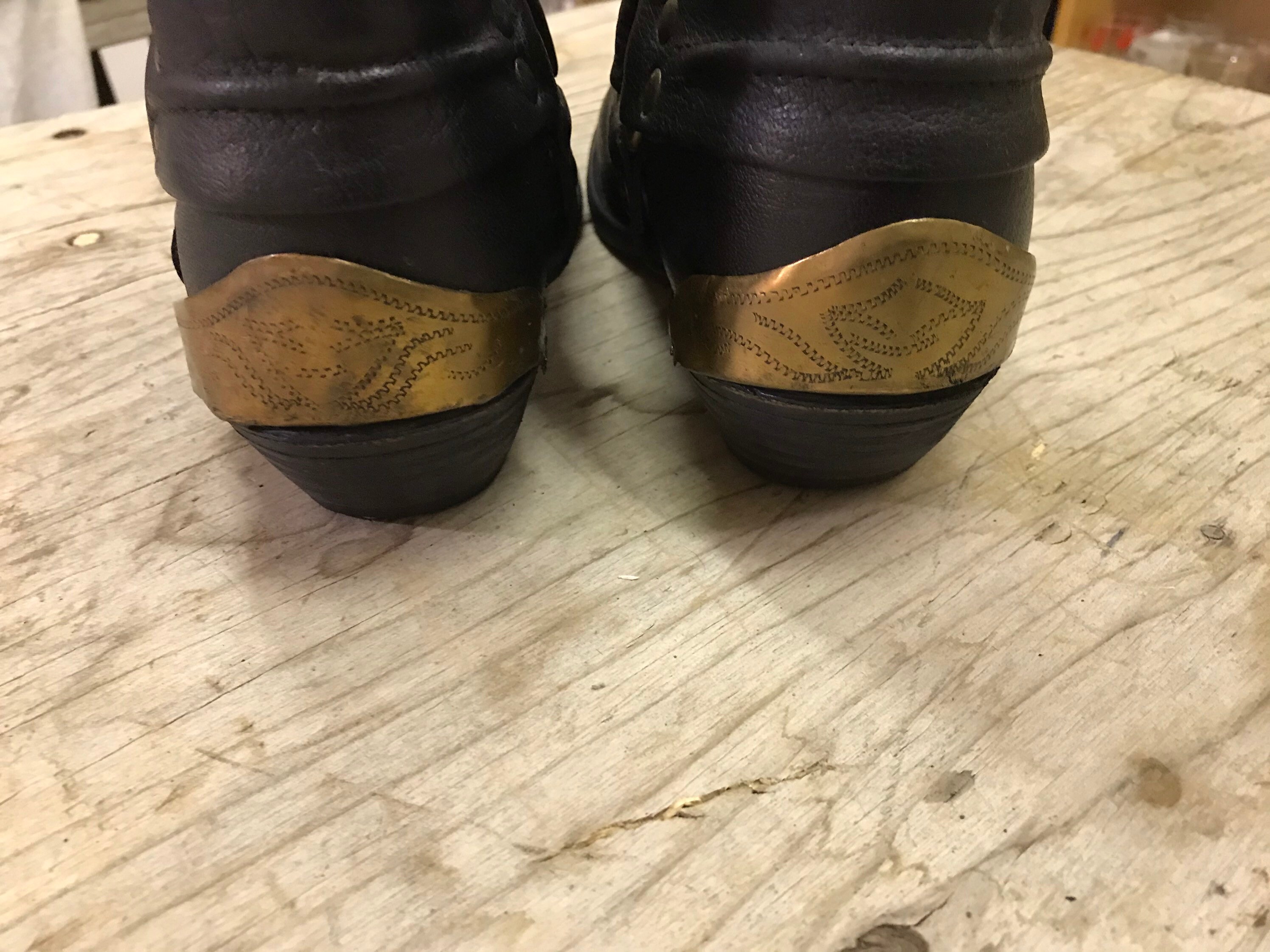 cowboy boots metal toe tips