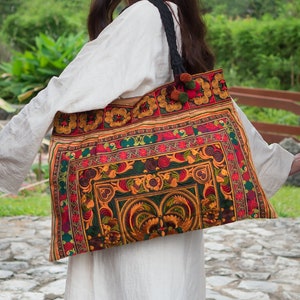 Gelbe Schultertasche mit Vogelmuster und Bergstämmen der Hmong bestickt - BG301ORGB