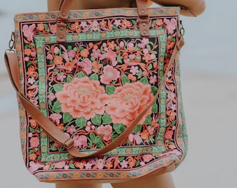 Bolsa Tote Bordada Rose Garden Hmong, Alça Transversal de Couro, Bolsa de Praia Boho - BG55BLAG
