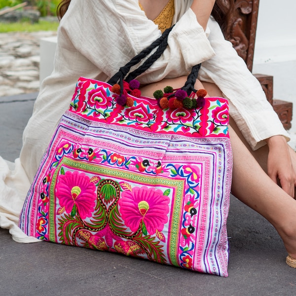 Sac fourre-tout hmong à fleurs blanches avec tissu brodé, grand sac fourre-tout de plage pour femme, sac fourre-tout de Thaïlande - BG301WHIH