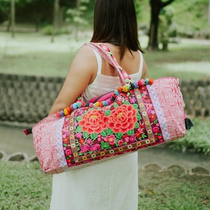 Rosen Tribal Bestickte Yoga Tasche mit bunten Pom Pom Dekorationen, Handgemacht in Thailand - BG62BLAG