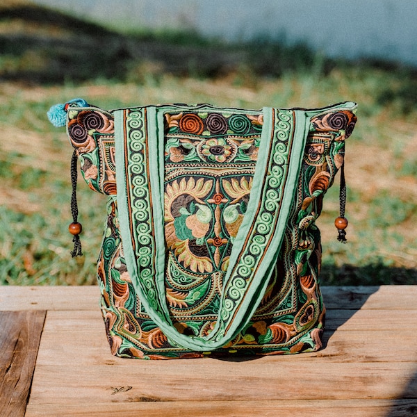 Sac fourre-tout à cordon à motif d’oiseau vert pour femmes, sac fourre-tout brodé Hmong, sac fourre-tout Boho, sac fourre-tout de plage d’été unique - BG312GREBFS