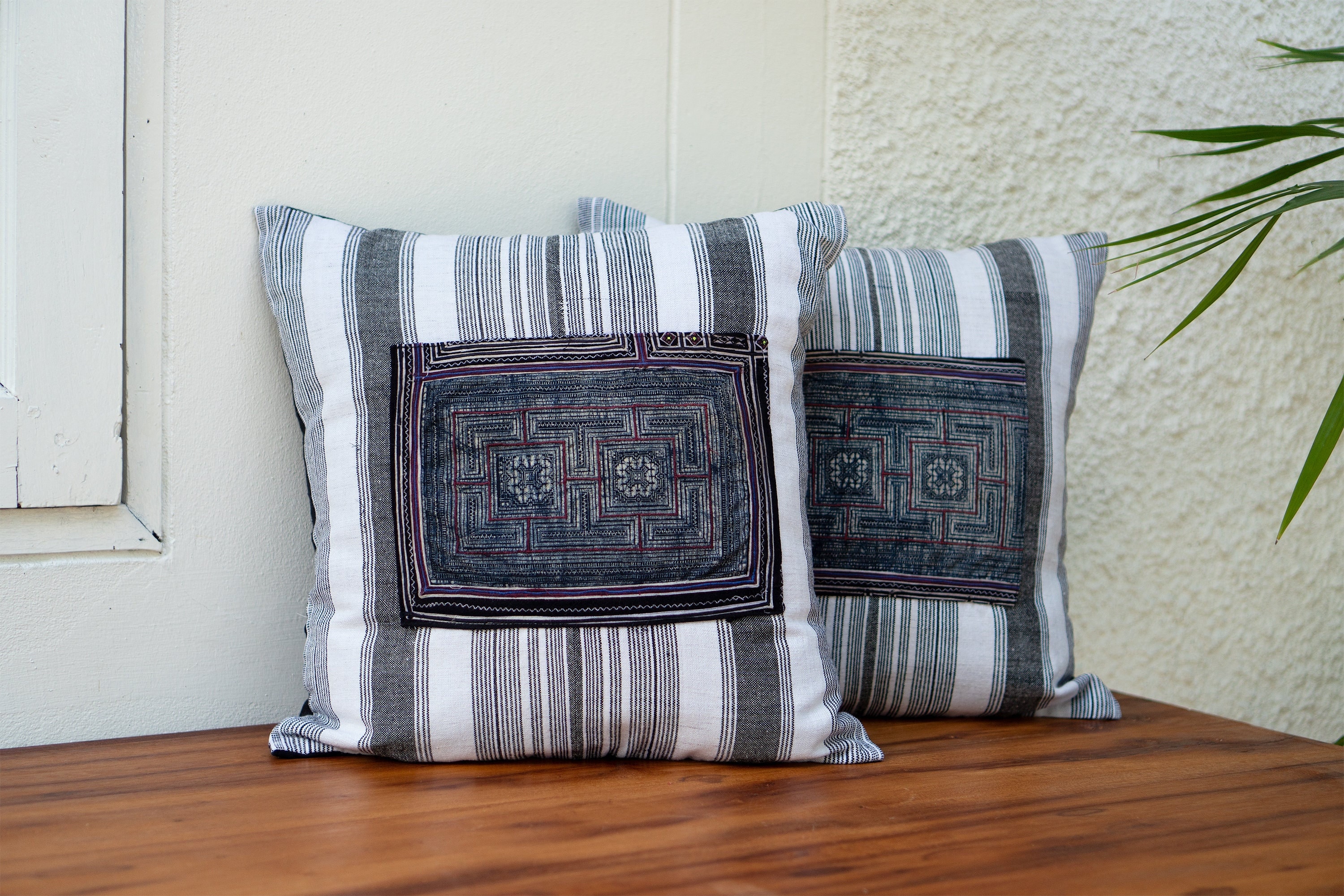 ヴィンテージ モン族 クッションカバー デッドストック 18x18 モン族刺繍クッションカバー、ヴィンテージタイ枕カバー