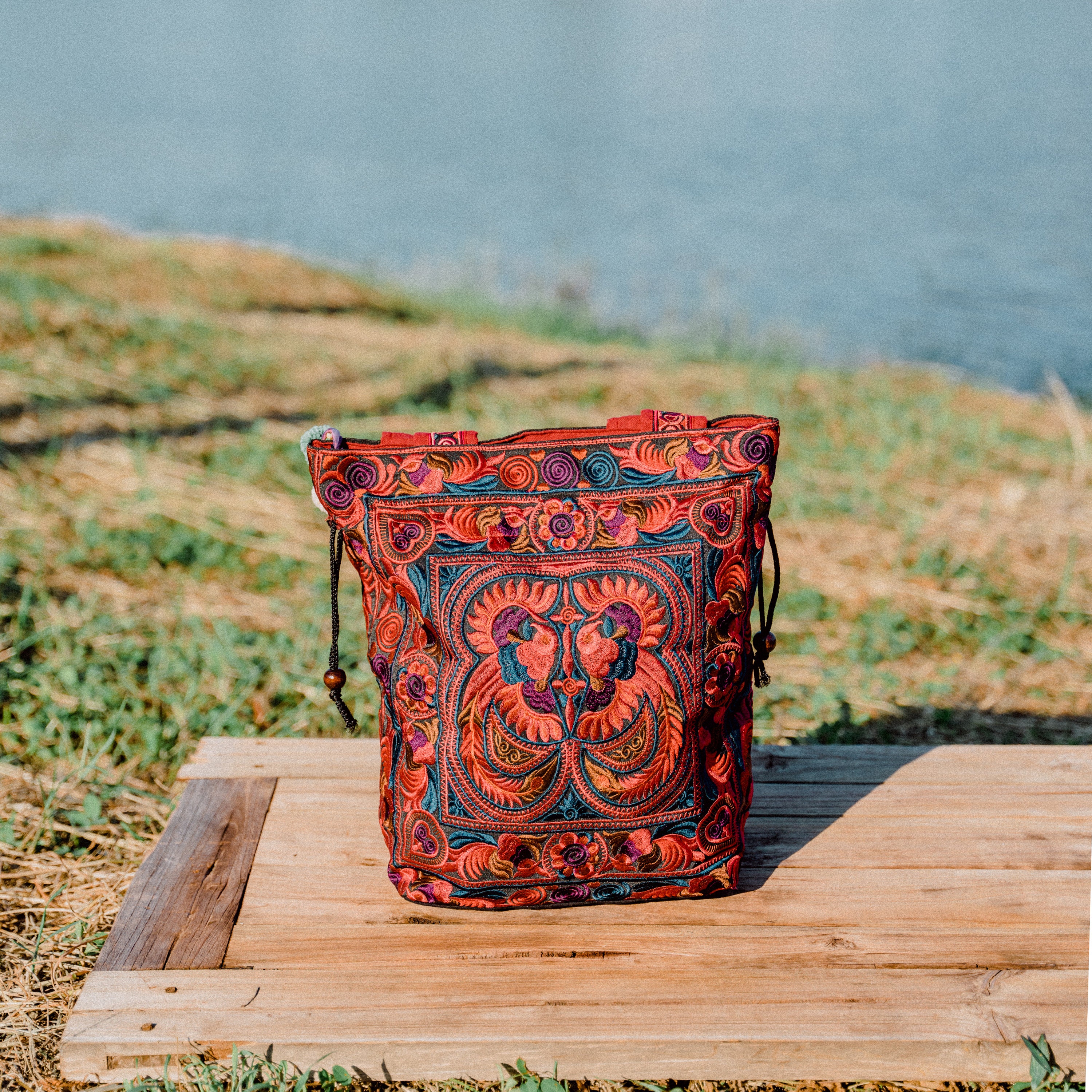 トートバッグ [MOLLIOLLI] KEETY RABBIT prelude fur mini bag [MIX RED] Red Bird Pattern Hmong Embroidered Tote Bag, Handcrafted