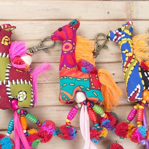 Mini Giraffe Schlüsselanhänger Tasche Accessoires Zip Pull Pom Pom Quaste Handmade (AC101BLUG)