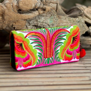 Portefeuille pour femme Pretty Orchid avec tissu brodé Hmong Hill Tribes originaire de Thaïlande - WA301WHIOR2