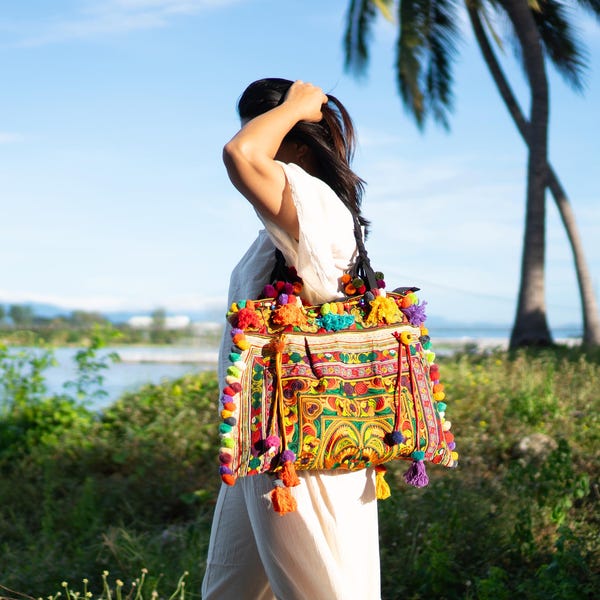 Borsa tote grande in stile boho ricamata con uccello arancione Hmong, borsa da spiaggia oversize fatta a mano