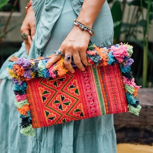 Einzigartige Kosmetiktasche, Quasten iPad Tasche mit Vintage Hmong Stickerei, Boho Clutch für Frauen, Ethnische Geldbörse - BG0022-00-ORG