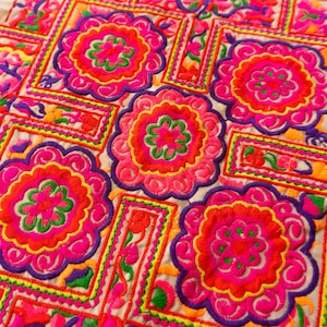 Bestickter Blumen Hmong Stoff, Thai Stoff, Ethnischer Stoff, Stammes- Stickerei, Textil - Tex101C