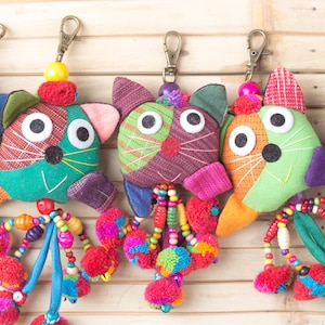 Niedliche Katze Puppe Taschen Accessoires Zip Pull Schlüsselanhänger Pom Pom Quaste Handmade aus Thailand