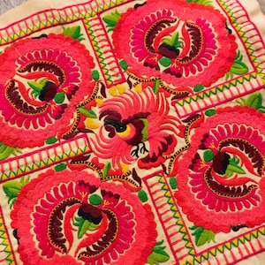 Orchidee Muster Neuer maschinengestickter Stoff aus Thailand, Hmong Stoff, Ethno Textil, Stoff, Einzigartiger Stammes-Stoff - TX101PE