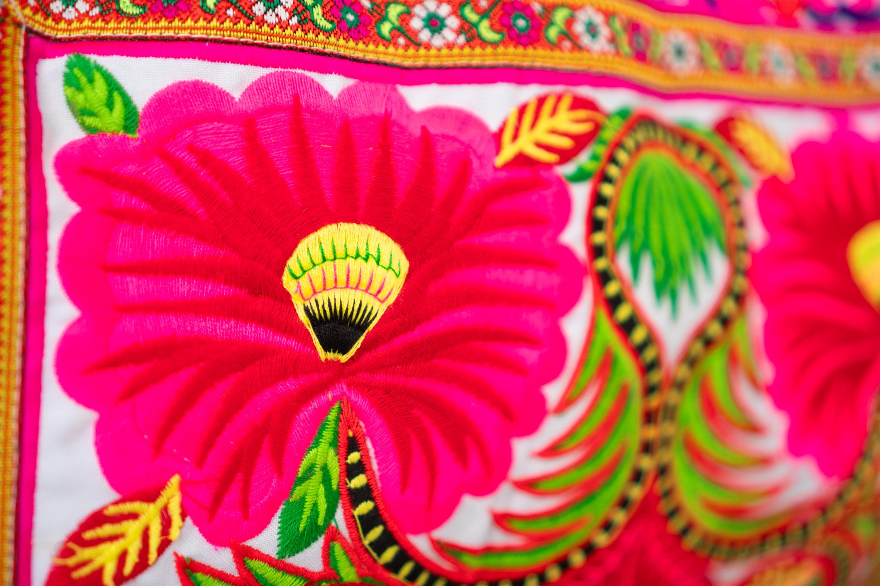 Sac bandoulière brodé fleurs multicolore : sac-bandouliere par filocado
