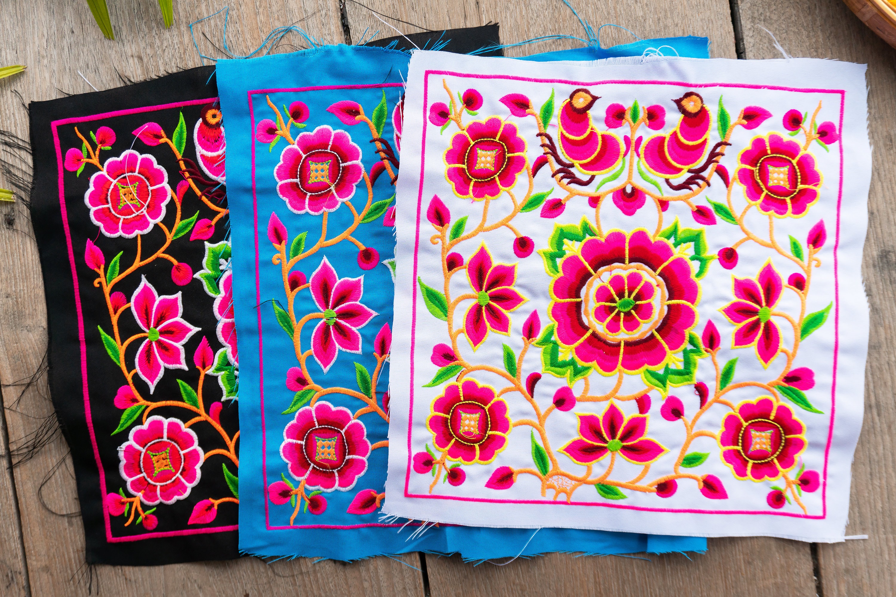 花柄刺繍モン族生地、タイ部族の織物 - TX101W - Etsy 日本