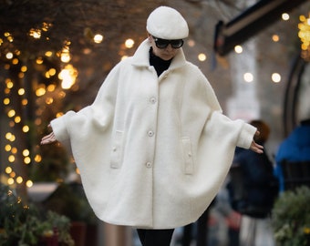 White Wool Cape /Event coat/ 100% Wool coat/ Elegant women's cape/ Beautiful cloak/ Winter coat for women/ Extravagant coat