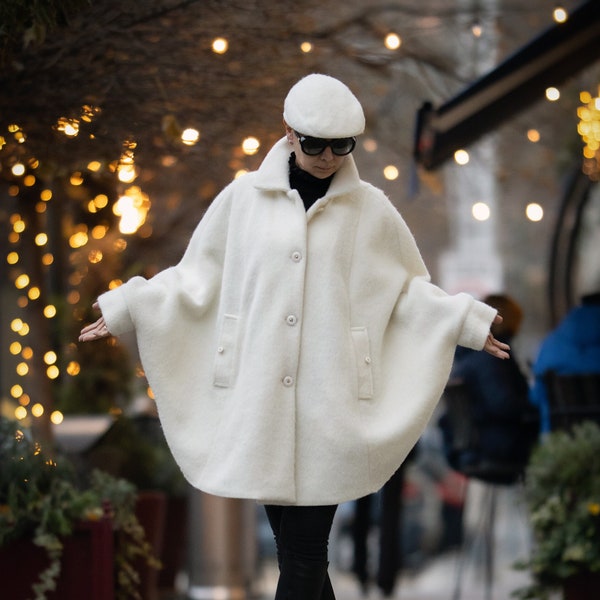 White Wool Cape /Event coat/ 100% Wool coat/ Elegant women's cape/ Beautiful cloak/ Winter coat for women/ Extravagant coat