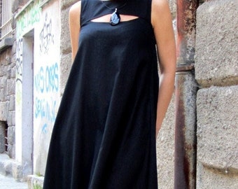 Handgefertigtes Maxikleid aus Leinen: Ärmelloses Sommerkleid mit Taschen