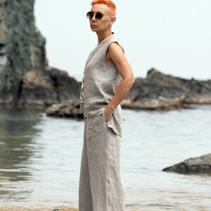 Soft linen shirt with short sleeves and elastic waist pants