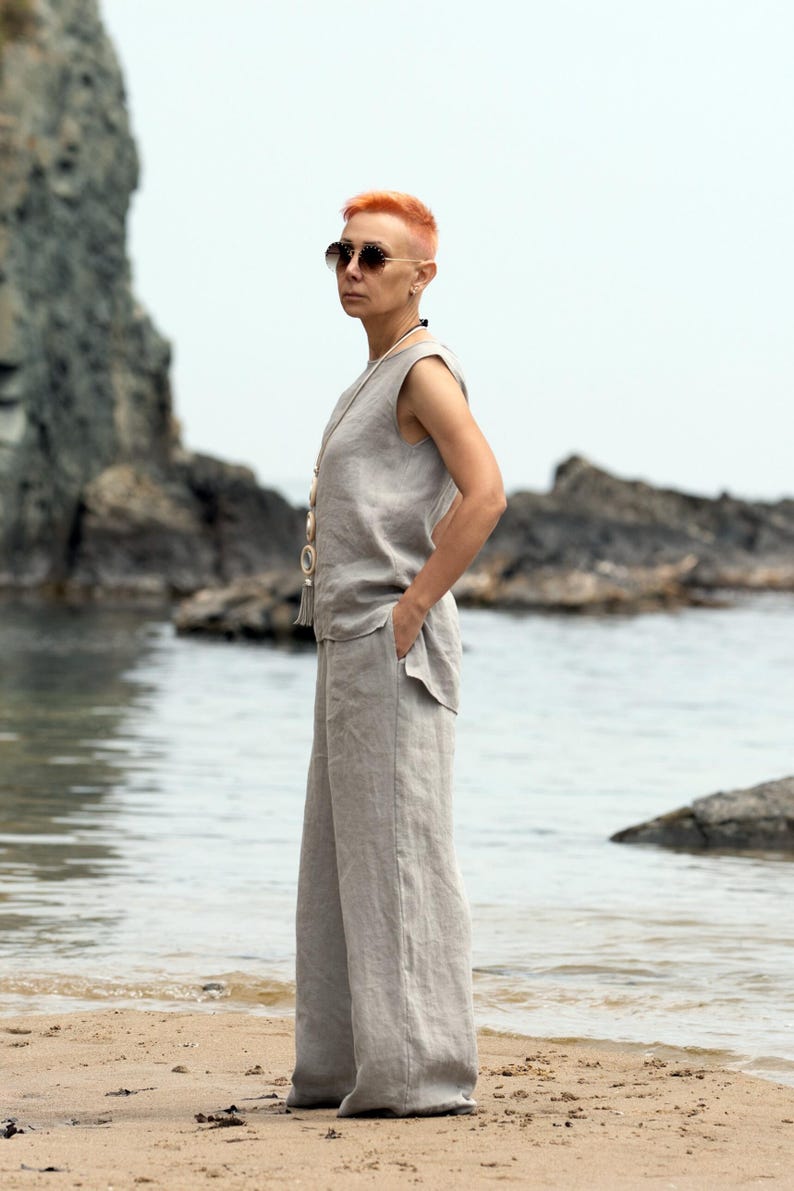 Soft linen shirt with short sleeves and elastic waist pants