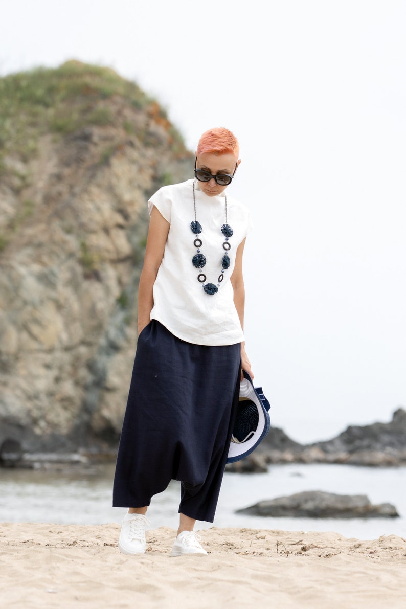 Top de lino minimalista, blusa de lino con manga de gorra, camisa de lino simple, camisa de lino casual, camisa de manga de gorra elegante, top elegante, camiseta de lino elegante imagen 5