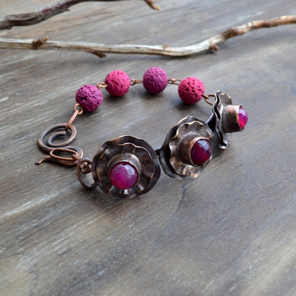 Pulsera hecha a mano, flores, fucsia de cobre