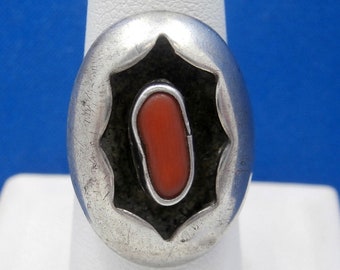 Vintage Unsigned Navajo Mediterranean Coral SHADOWBOX Sterling Silver Ring – Size 8