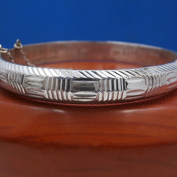 Vintage IBB Thailand Sterling Silver Diamond Cut Engraved Hinged Bangle Bracelet with Safety Chain