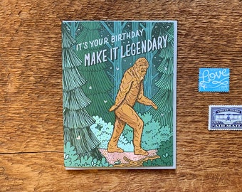 Carte d'anniversaire Bigfoot, carte d'anniversaire Sasquatch, carte imprimée en aluminium, vierge à l'intérieur