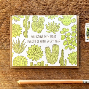 Carte d'anniversaire chaque année, cactus et plantes succulentes, carte pliée typographique, intérieur vierge
