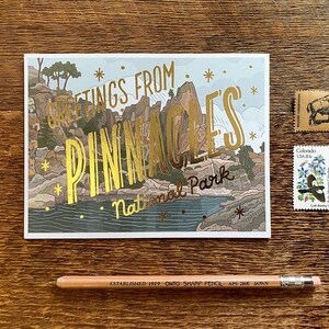 Cartolina postale del Parco nazionale dei Pinnacles, Greetings from Pinnacles, carta stagnola e cartolina stampata digitalmente