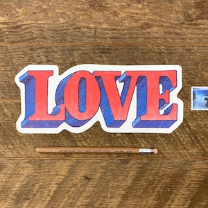 LOVE Postkarte, Liebespostkarte sendend, Gestanzte Briefbeschwerer Postkarte