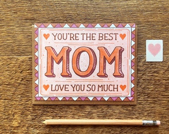 Meilleure maman, bonne fête des mères, carte de fête des mères, carte typographique pliée simple, blanc à l'intérieur