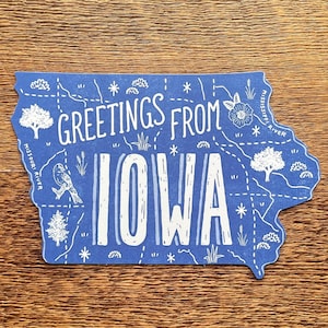 Carte postale de l'Iowa, salutations de l'Iowa, l'État de Hawkeye, carte postale d'État typographique découpée