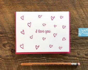 Je t'aime, coeurs, carte de Saint-Valentin, carte d'amour, carte de voeux typographique, blanc à l'intérieur
