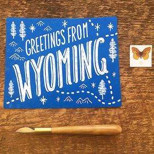Carte postale du Wyoming, Salutations du Wyoming, Carte postale d’État de Die Cut Letterpress