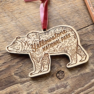 Yellowstone National Park Bär Ornament, Grizzlybär Weihnachtsverzierung, einzelne Laser geschnittene Holzverzierung
