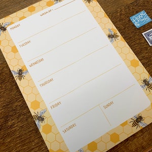 Honey Bees Weekly Desk Planner, Honey Bees Pattern , 6.75 x 9.75 To Do Notepad image 3