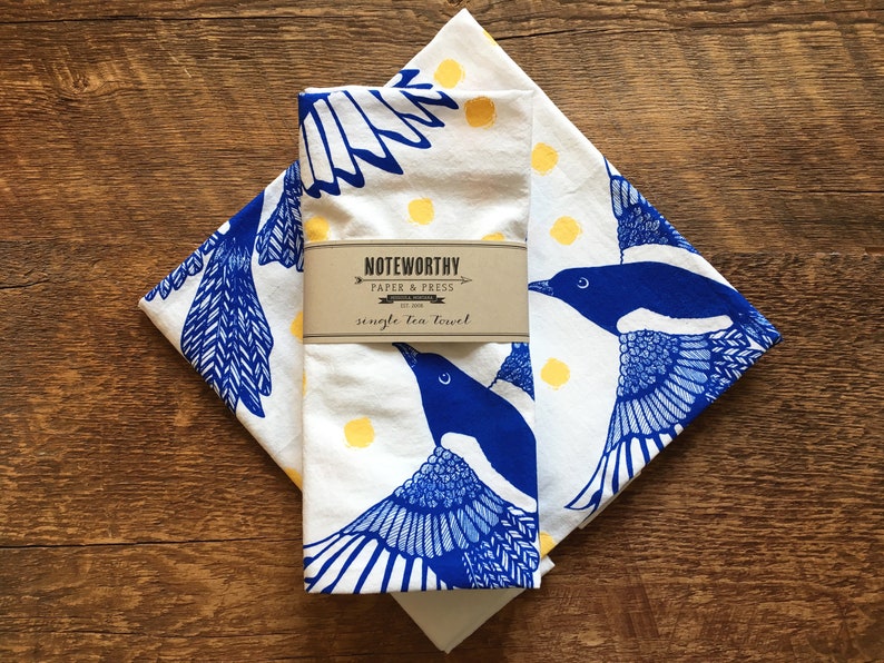 Ekster theedoek, ekster illustraties, enkele keukenhanddoek, gezeefdrukte handdoek, gastvrouw geschenk, voor de keuken afbeelding 1